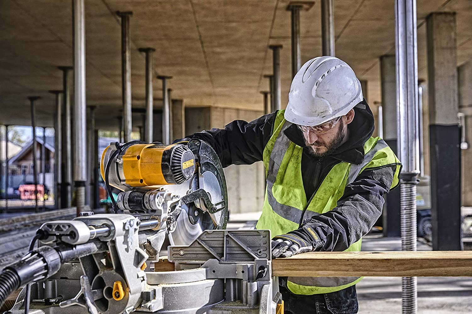 DEWALT DWS780 12 Sliding Compound Miter Saw Plus DWX723-XE 3.8m Extendable Stand Two Piece Bundle - Online Shop